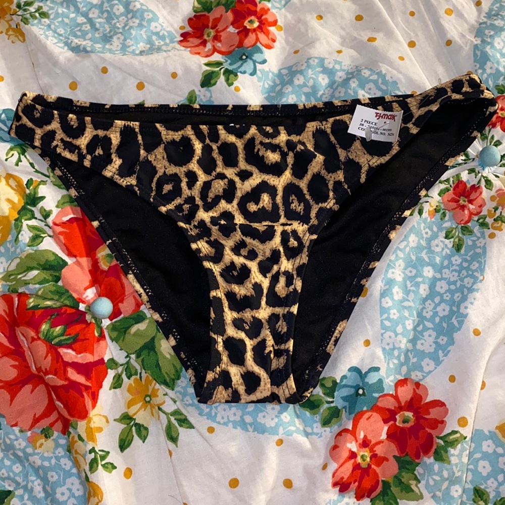 Leopard print bikini bottoms